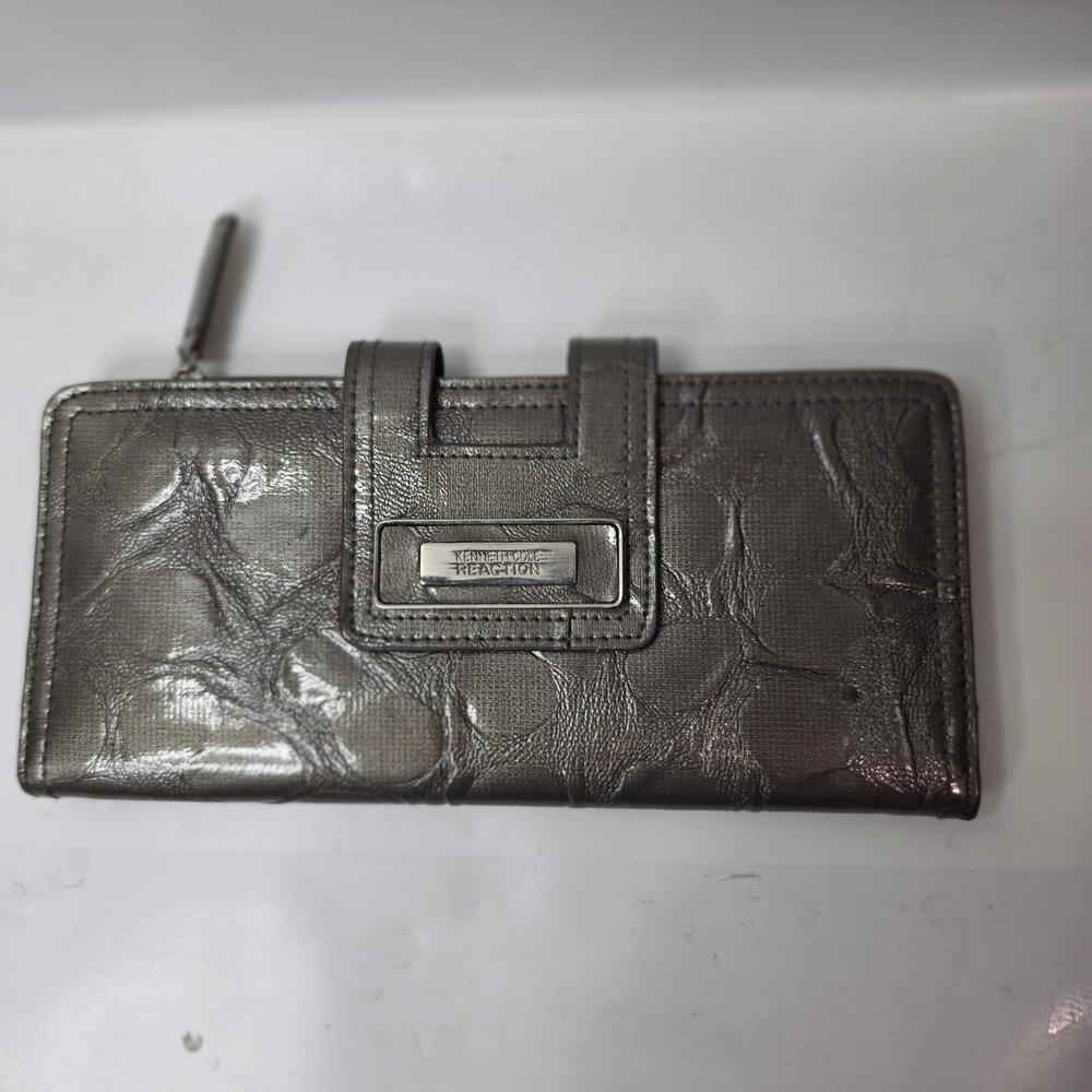 Kenneth Cole Reaction Wallet Metallic Pewter Gunmetal Crinkle Clutch Organizer